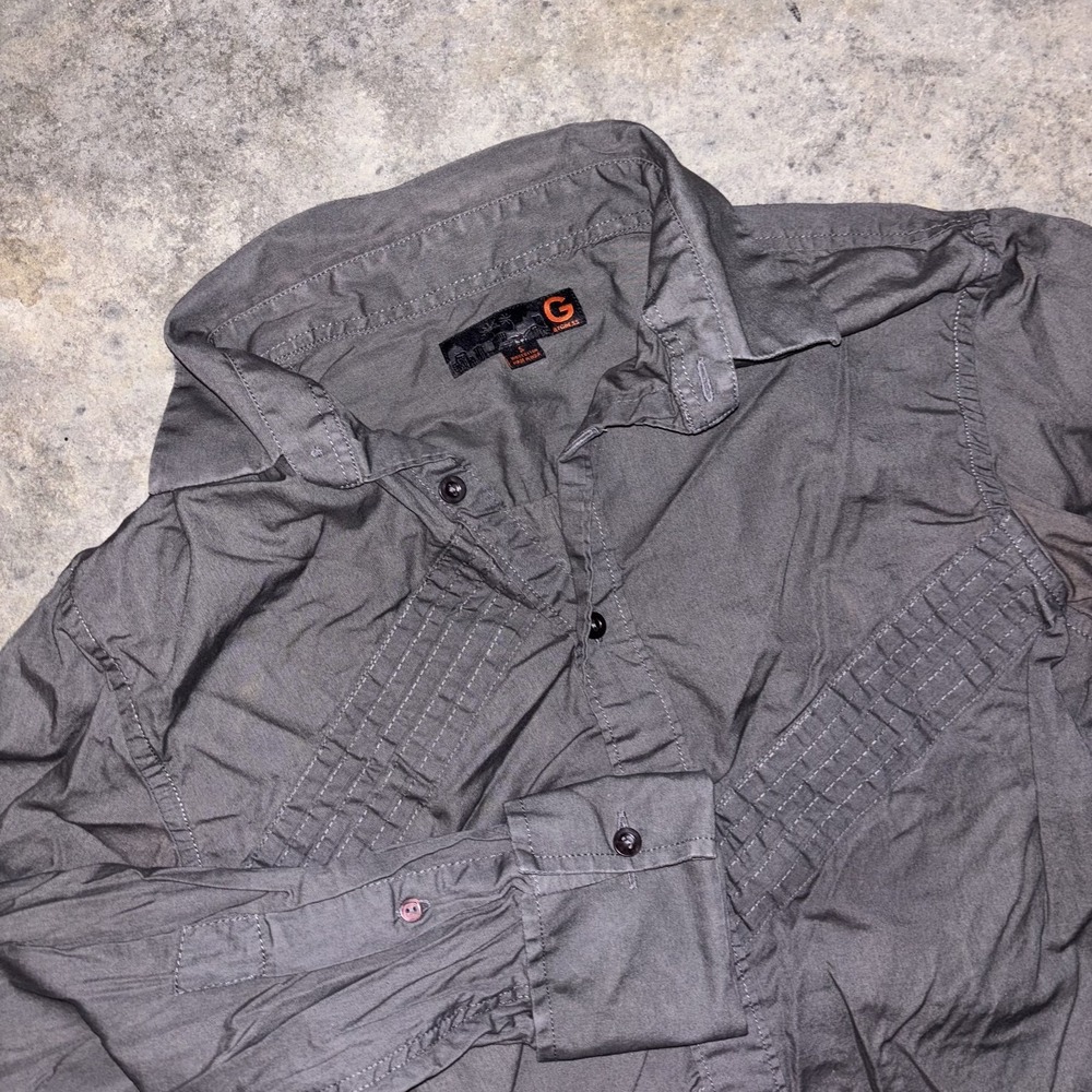 G BY GUESS Mens Shirt Small Charcoal Gray Long Sleeve Pleated Yoke Button Up
